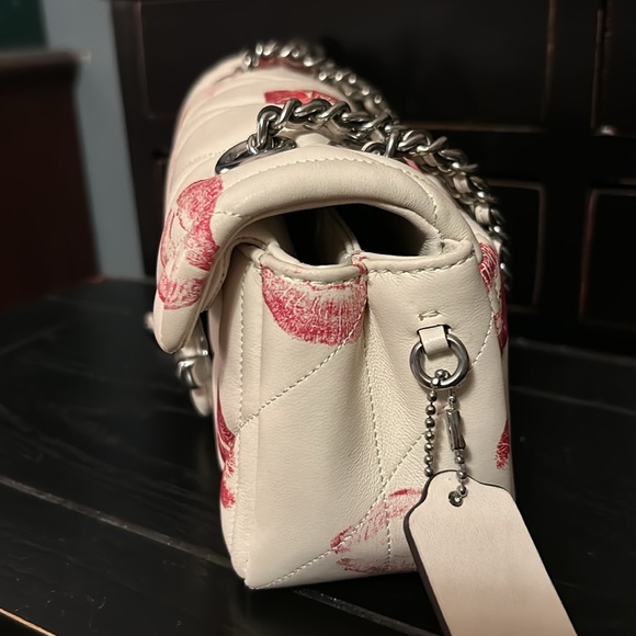 Coach Tabby Shoulder Bag 20 With Quilting And Lip Print - Picture 4 of 8